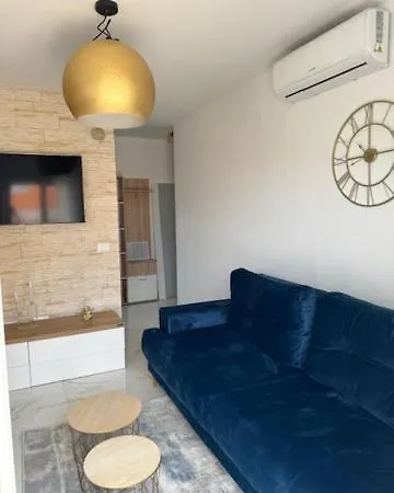 One Bedroom Apartment *